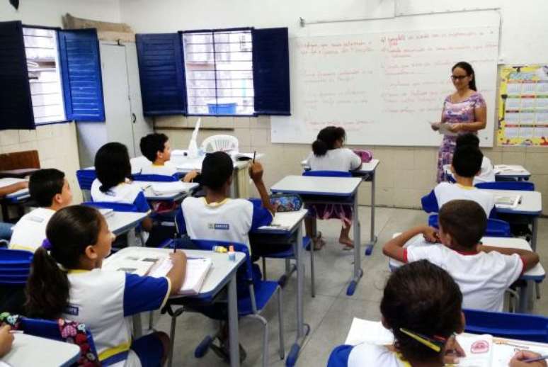 Alunos da Escola Municipal Abílio Gomes, no Recife