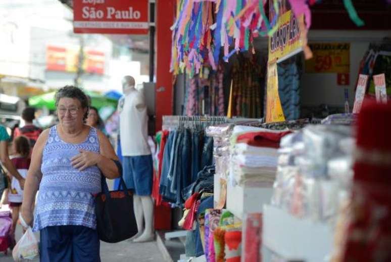 Altas taxas de juros afastam micro e pequenas empresas de empréstimos bancários 