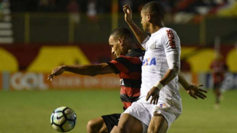 Santos bateu o Vitória por 2 a 0 no Barradão - WALMIR CIRNE / COOFIAV