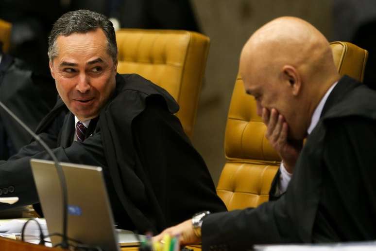 Os ministros Luís Roberto Barroso e Alexandre de Moraes durante sessão plenária do Supremo Tribunal Federal (STF) para o julgamento sobre validade das delações da JBS 