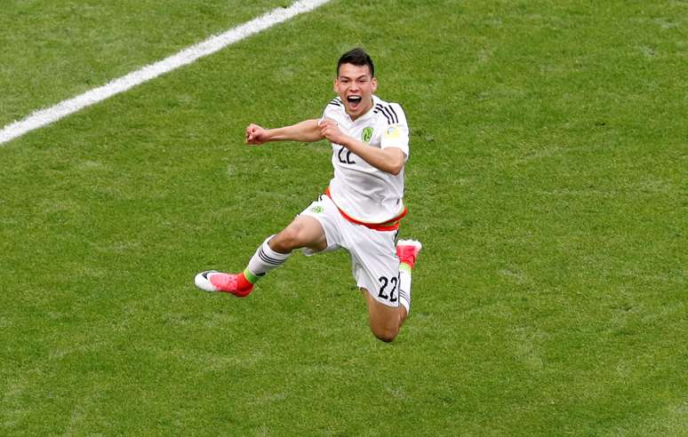 Hirving Lozano comemora seu gol cotra a seleção da Rússia