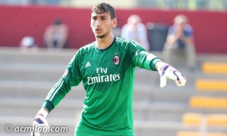 Donnarumma tem vínculo com o Milan até junho de 2018 (Foto: Divulgação / Milan)