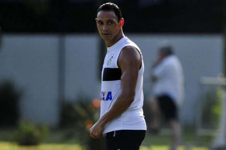 Com pneumonia, Ricardo Oliveira vem desfalcando o Santos nos últimos jogos
