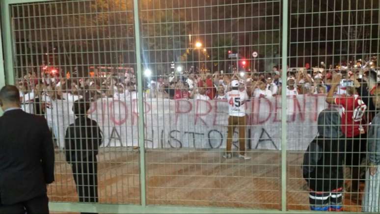 'Pior presidente da história': Leco foi alvo de críticas e pediu paciência aos torcedores (foto: William Correia)