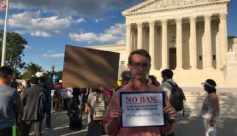 O estudante da Universidade do Alabama Dana Sweeney considera o decreto de Trump inconstitucional 