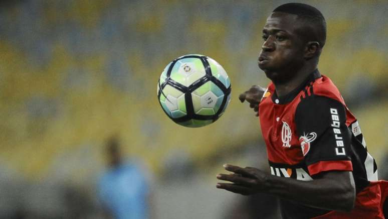 Vinícius Júnior ainda não marcou no Fla (Foto: Armando Paiva/AGIF)