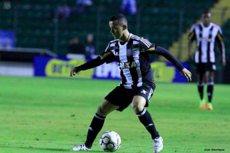 Luidy em ação com a camisa do Figueirense na vitória em casa contra o Londrina (Foto: Luiz Henrique/Figueirense)