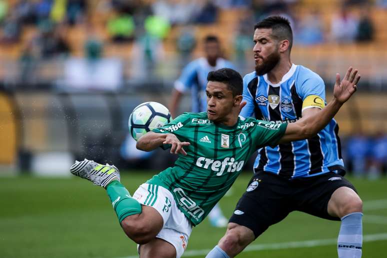 Ambas as equipes entraram em campo no Pacaembu com equipes quase que totalmente formadas por reservas, de olho na rodada da Libertadores no meio da semana