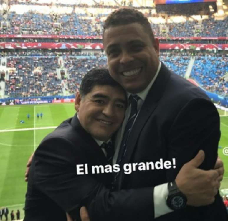 Ronaldo e Maradona assistem à final da Copa das Confederações na Rússia (Foto: Reprodução / Internet)