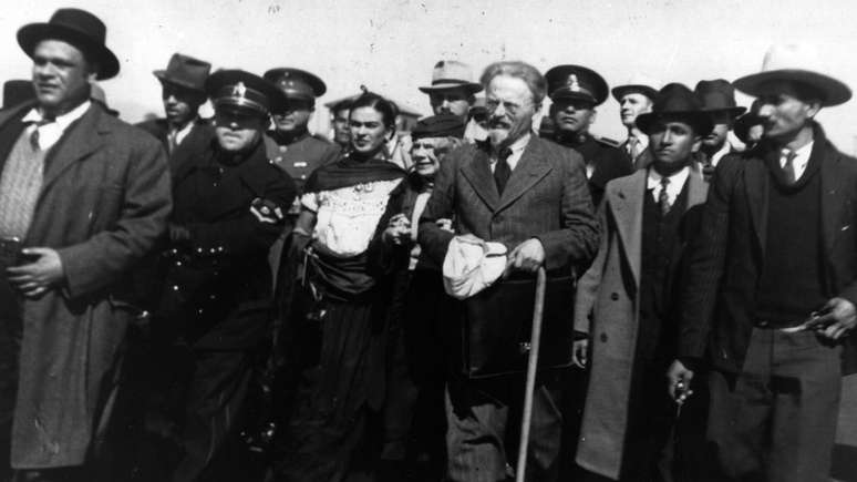 Leon Trotsky no México com Frida Kahlo e Diego Rivera em janeiro de 1937