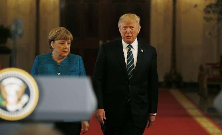 Presidente dos Estados Unidos, Donald Trump, e chanceler da Alemanha, Angela Merkel, em coletiva de imprensa conjunta em Washington. 17/03/2017 REUTERS/Jim Bourg