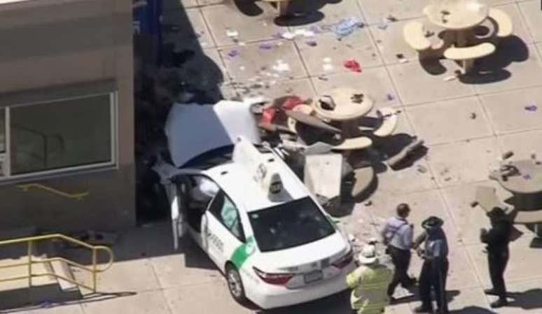 Veículo atropela pedestres perto de aeroporto em Boston e várias pessoas ficam feridas, diz polícia