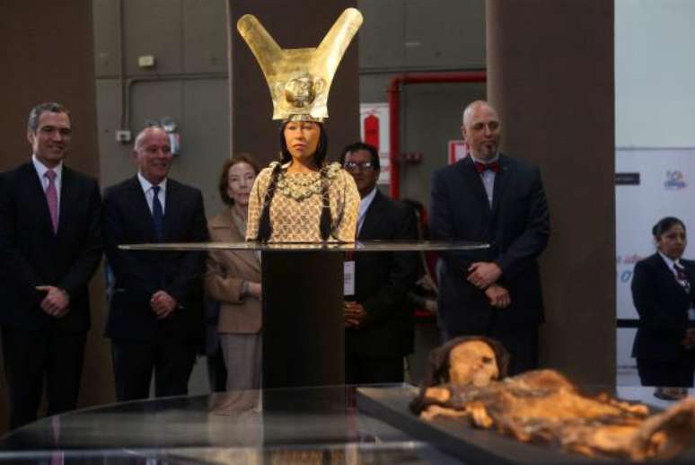 O rosto da matriarca La Señora de Cao foi revelado em cerimônia no Museu de La Nación, em Lima. Na ocasião também foi exposta os restos mortais mumificados a partir dos quais a réplica foi feita