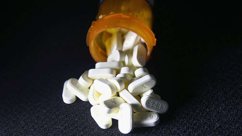 Traficantes costumam desenhar pílulas com fentanil para ficaram parecidas com fármacos comuns 
