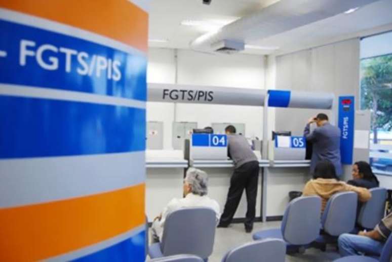 Funcionários da Caixa vão solucionar dúvidas, acertar cadastros, emitir senha do Cartão Cidadão e fazer pagamentos - 