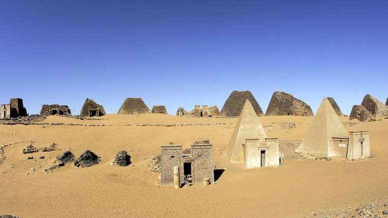 Pir&acirc;mides de Meroe