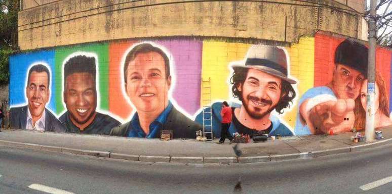 O mural está na principal avenida do bairro paulistano, onde vivem muitos migrantes e imigrantes