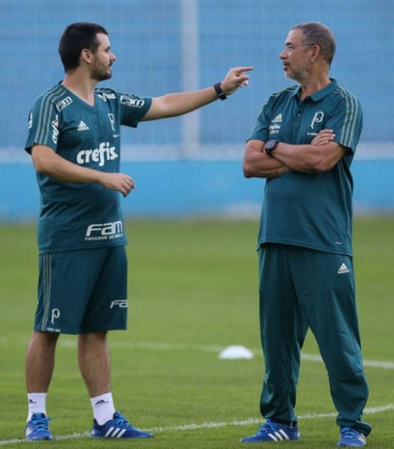 Altamiro Bottino (dir.) durante treino na Academia de Futebol (Foto: Cesar Greco)