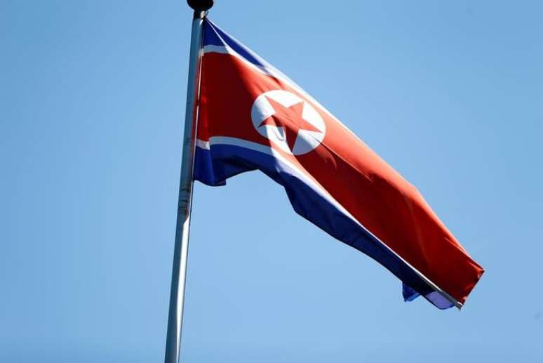 Bandeira da Coreia do Norte em Genebra, na Suíça.