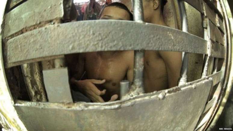 BBC Brasil acompanhou a situação na penitenciária de Pedrinhas, em São Luís, no ano passado, onde houve grande onda de violência; fotos exclusivas mostram que alguns presos vivem em condições duras