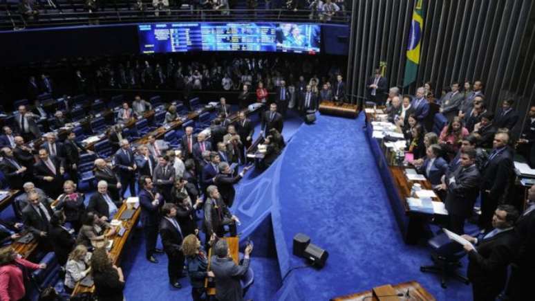 Sessão que votou a reforma trabalhista no Senado nesta terça-feira 