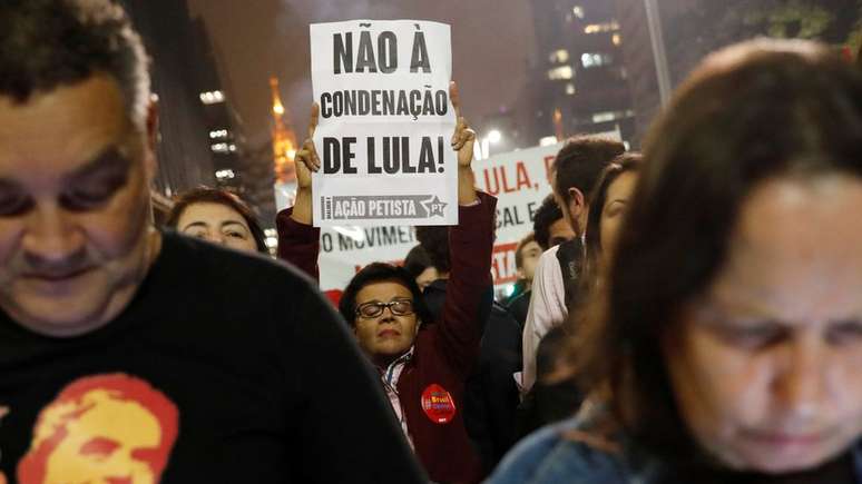 Simpatizantes de Lula em protesto em São Paulo nesta quarta