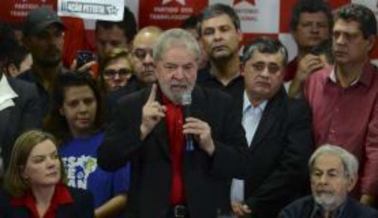 Ex-presidente Luiz Inácio Lula da Silva sobre dá entrevista coletiva sobre a condenação por corrupção pelo juiz federal Sérgio Moro