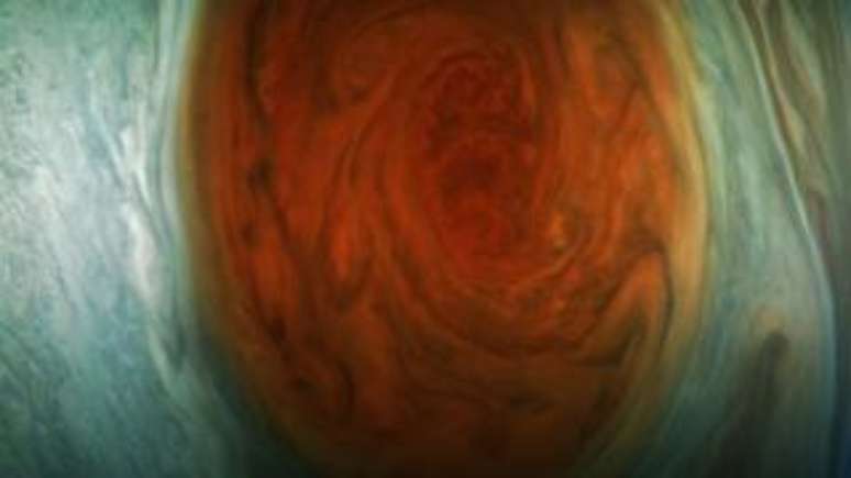 Cientistas esperam que sobrevoo da Juno possa ajudar a desvendar segredos da Grande Mancha 