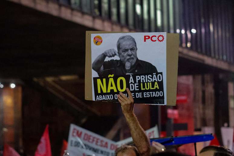 Protesto contra a condenação de Lula e em apoio as Diretas Já