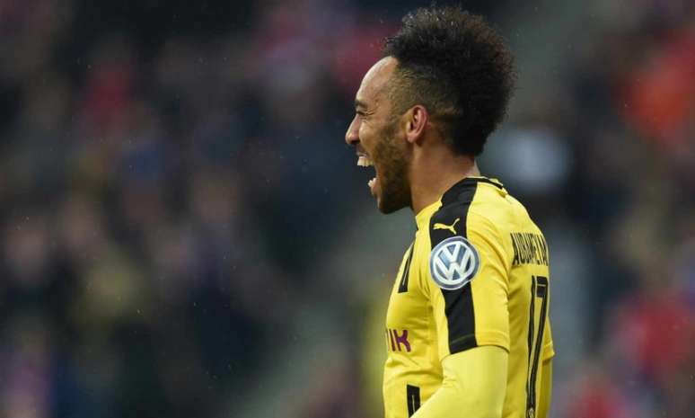 Auba foi um dos destaques do Dortmund na última temporada (Foto: Christof Stache / AFP)