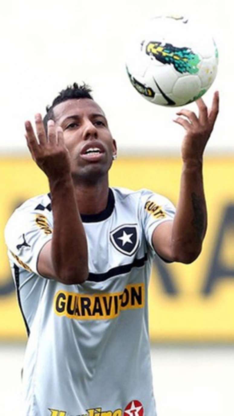 Vitor Junior defendeu o Botafogo em 2012, trabalhando com Jair, que era auxiliar de Oswaldo (Foto: Divulgação)