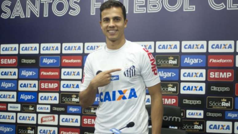 Camisa 18 aprimora condição física (Foto: Ivan Storti / Santos FC)