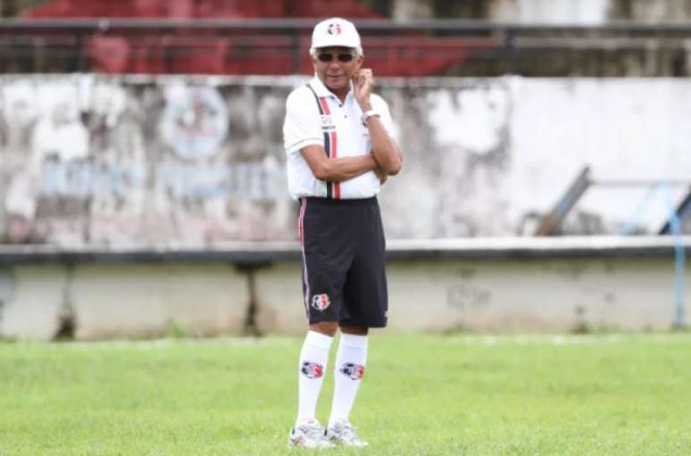 Givanildo Oliveira precisará realizar modificações para enfrentar o Vila Nova (Foto: Marlon Costa/Pernambuco Press)