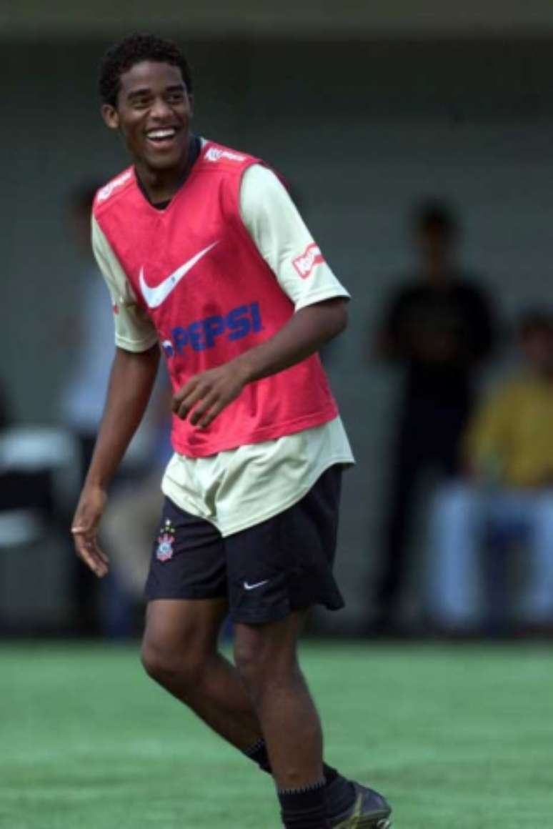 Betão, hoje no Avaí, foi revelado pelo Corinthians (Foto: Ari Ferreira/Lancepress)