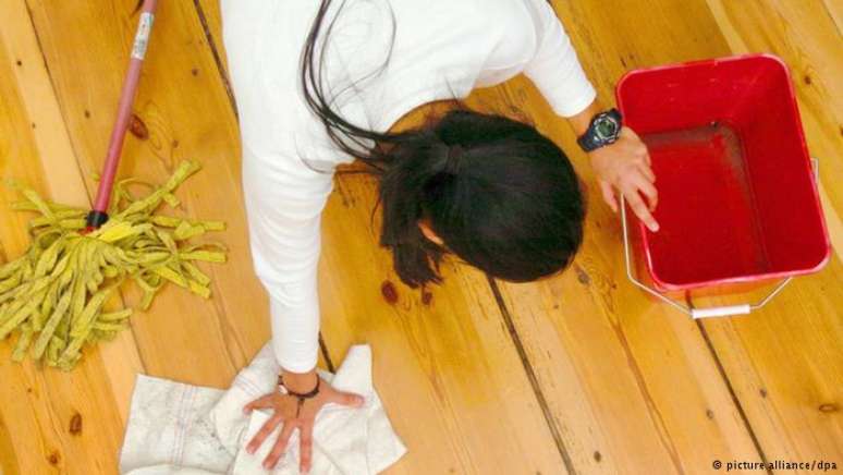 Comerciais frequentemente associam tarefas domésticas a mulheres