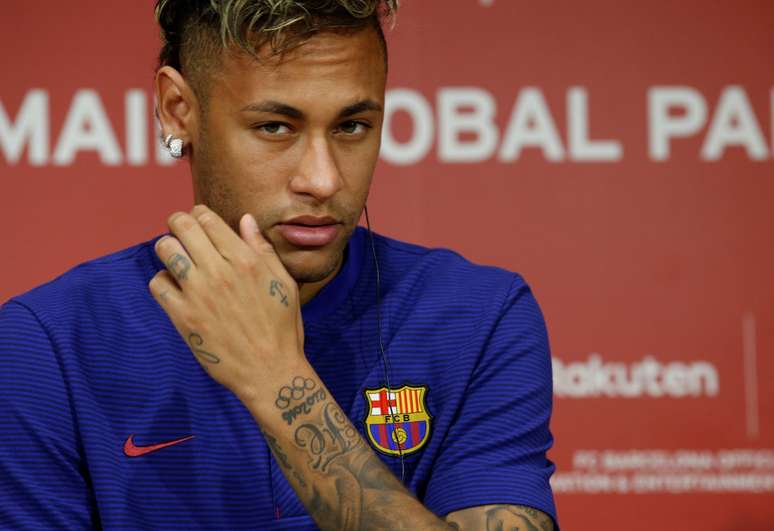 Neymar em coletiva de imprensa no Barcelona