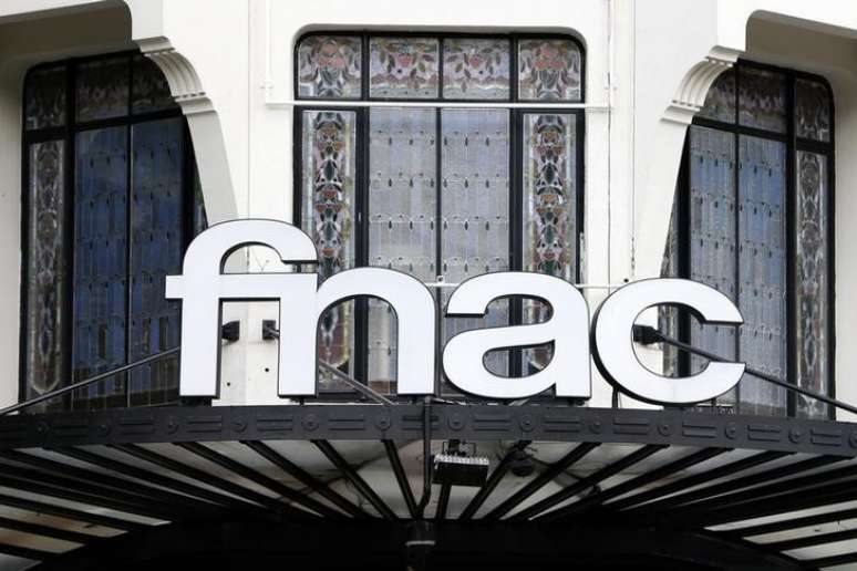 Logo da Fnac &eacute; visto em entrada de loja em Paris, na Fran&ccedil;a 20/06/2013 REUTERS/Charles Platiau 