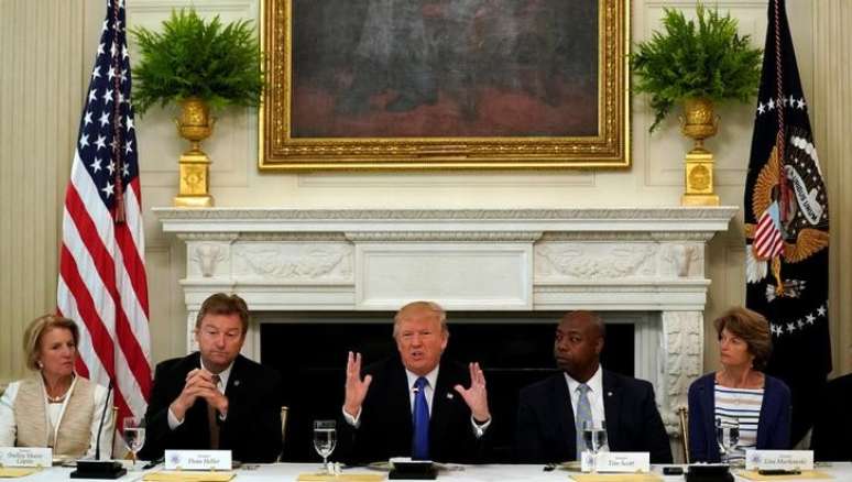 Trump em reunião com senadores republicanos na Casa Branca
  19/7/2017     REUTERS/Kevin Lamarque