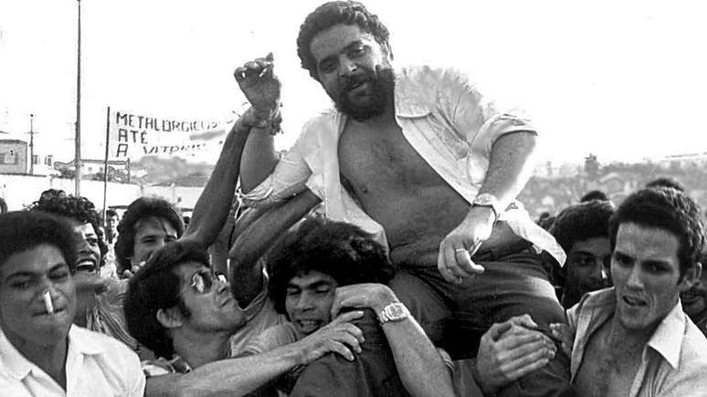 Lula foi preso em 19 de abril de 1980, acusado de ser o principal 'agitador' das paralisações de operários 