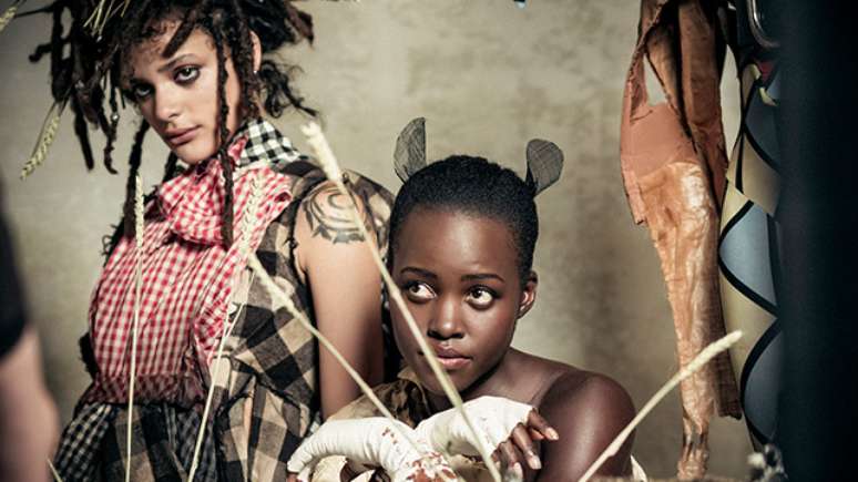 Sasha Lane, Slick Woods no ensaio fotogr&aacute;fico para o calend&aacute;rio da Pirelli 2018