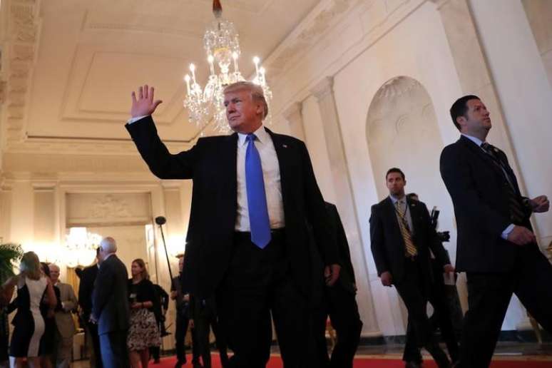 Trump caminha na Casa Branca
 19/7/2017  REUTERS/Carlos Barria