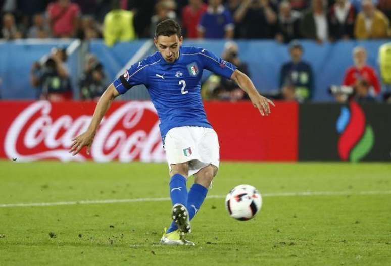 Lateral Mattia De Sciglio durante jogo da It&aacute;lia na Eurocopa de 2016 
02/07/2016
REUTERS/Christian Hartmann
