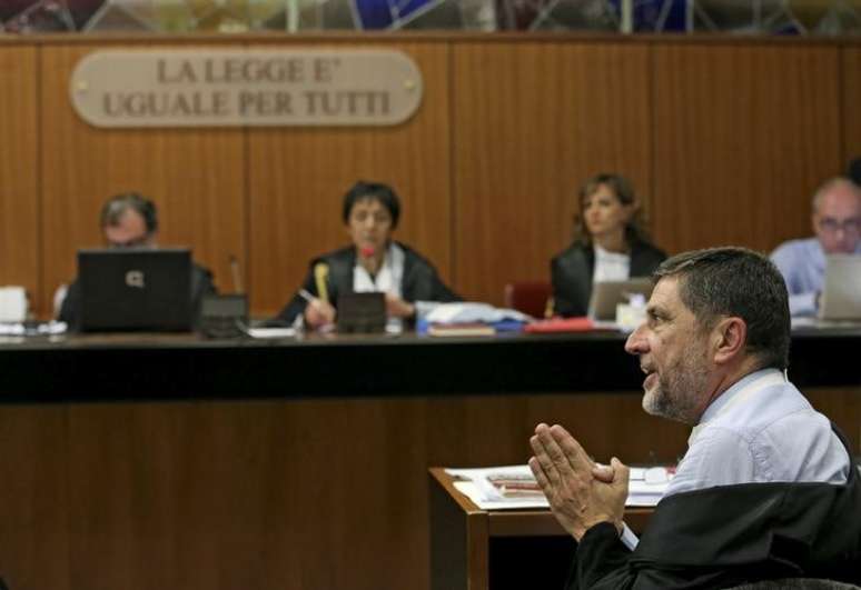 Giosue Naso, advogado de Massimo Carminati, durante julgamento da "Máfia Capital", em Roma 05/11/2015 REUTERS/Alessandro Di Meo/Pool