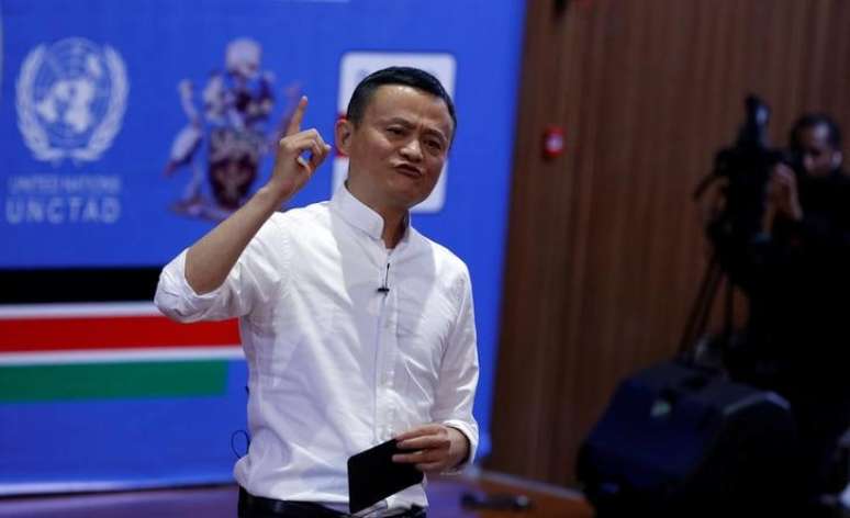 Presidente-executivo da Alibaba Jack Ma fala como jovens empresários e estudantes na Universidade de Nairóbi, Quênia
20/07/2017 REUTERS/Thomas Mukoya