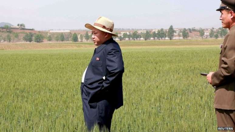 Líder norte-coreano Kim Jong-un visita fazenda em 2015