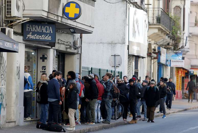 Após alta procura, os estoques de maconha nas farmácias de Montevidéu se esgotaram