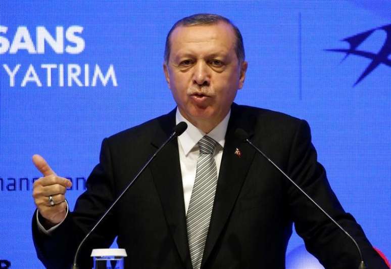 Presidente da Turquia, Tayyip Erdogan, fala durante cerimônia em Istambul, Turquia 
21/7/2017 REUTERS/Murad Sezer