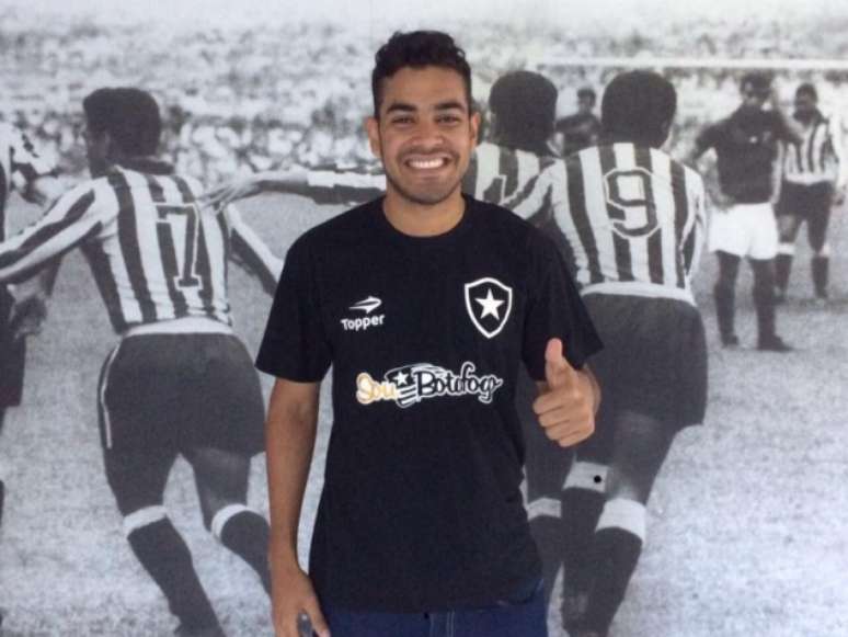 Botafogo anunciou oficialmente Brenner por meio do perfil do clube no Twitter (Foto: Divulgação/Botafogo)