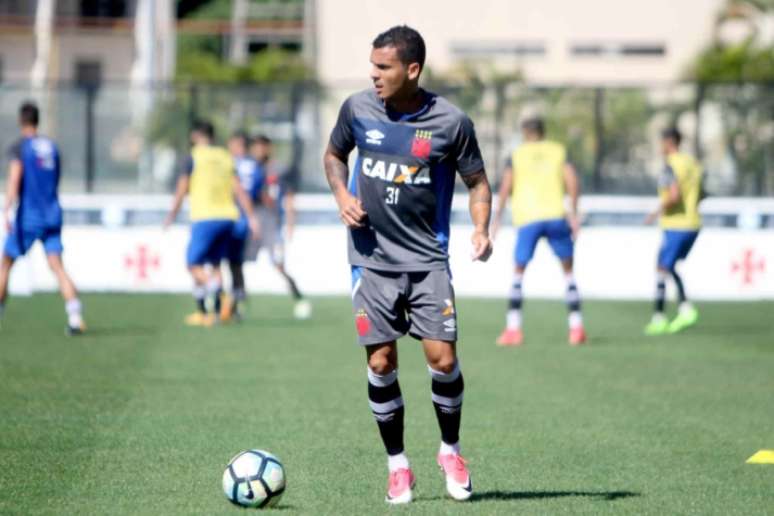 Ramon garante que os mais experientes vão dar suporte para os garotos contra o Galo (Foto: Paulo Fernandes/Vasco)