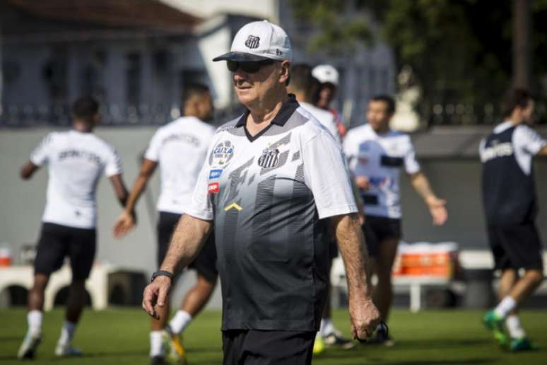 Levir ainda tem dúvidas na zaga, já que Veríssimo foi suspenso por receber o 3ª amarelo (Foto: Flavio Hopp)